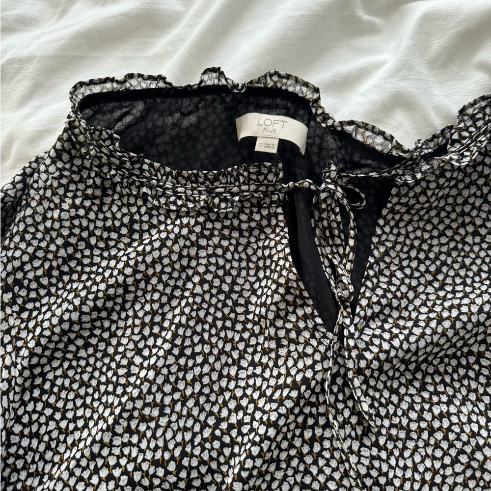 Tulip Tie neck Peplum Blouse size 22